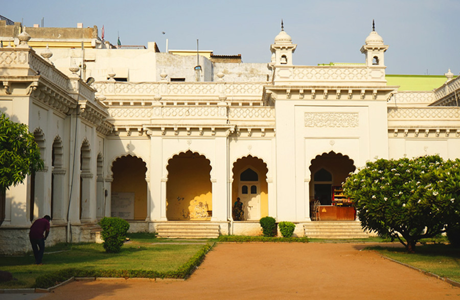 Outside admiring the beautiful architecture of Chowmahalla Palace